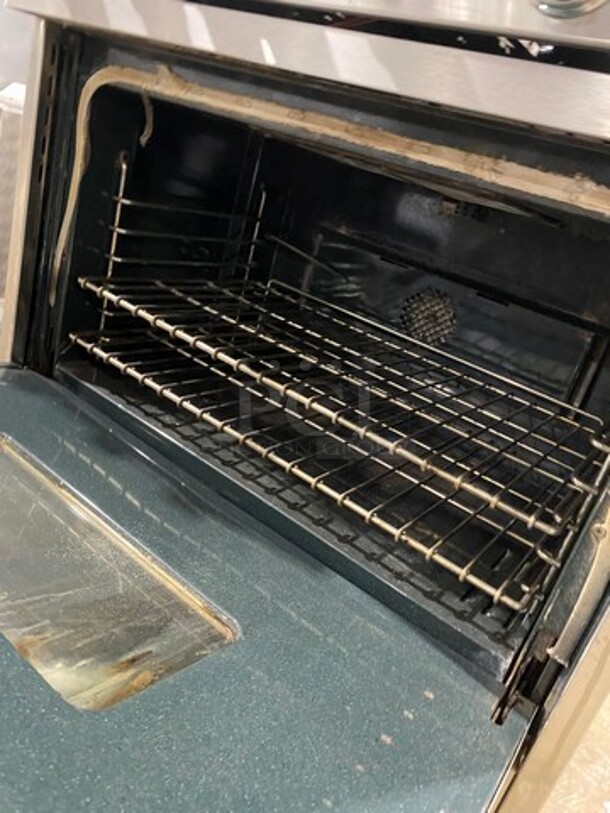 Viking Commercial Natural Gas Powered 6 Burner Range! With Convection Oven Underneath! All Stainless Steel!  - Image 7 of 9