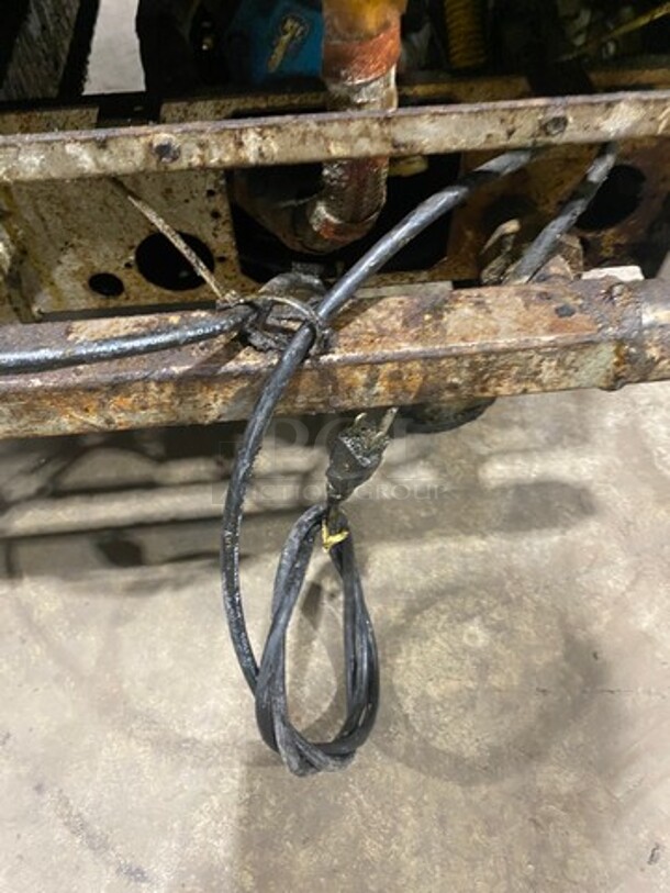 PITCO Soltice Series Frialator Stainless Steel Commercial Natural Gas Powered 3 Bay Deep Fat Fryer! Model SSH60 Serial G12FC026375! On Commercial Casters! - Image 10 of 10