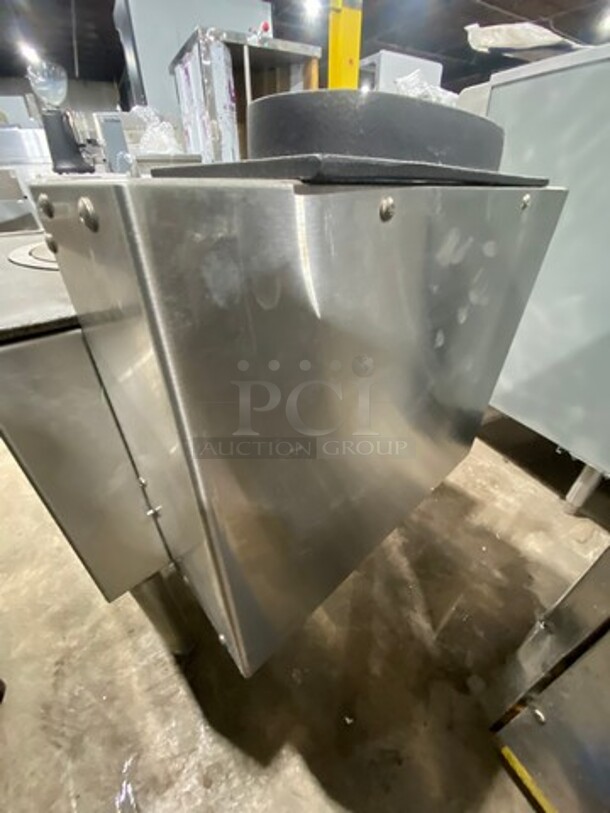 WOW! BRAND NEW! NEVER USED! Vulcan Commercial Natural Gas Powered 5 Ring Jet Burner Stock Pot! All Stainless Steel! On Legs! Model: SPR10005 SN: 481079555RS - Image 4 of 10