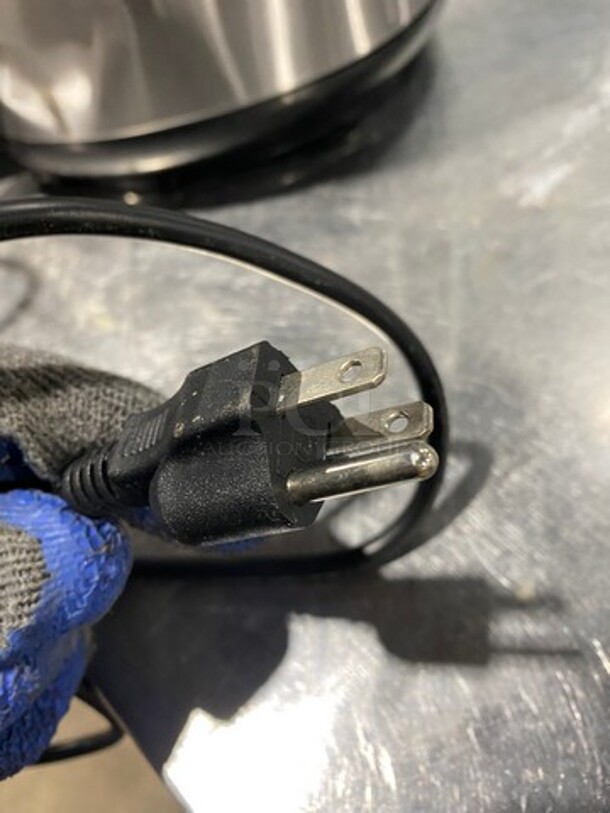 Elite Countertop Rice Cooker/ Warmer! With Hinged Lid! Model: DRC1000B SN: PO238180884 120V - Image 8 of 8