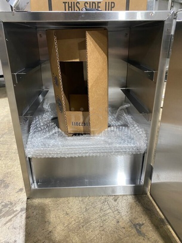 NEW! IN THE BOX! LATE MODEL! 2016 Lakeside Commercial Electric Powered Food Carrier Box! Model: 11310 SN: 130538 115V - Image 4 of 10