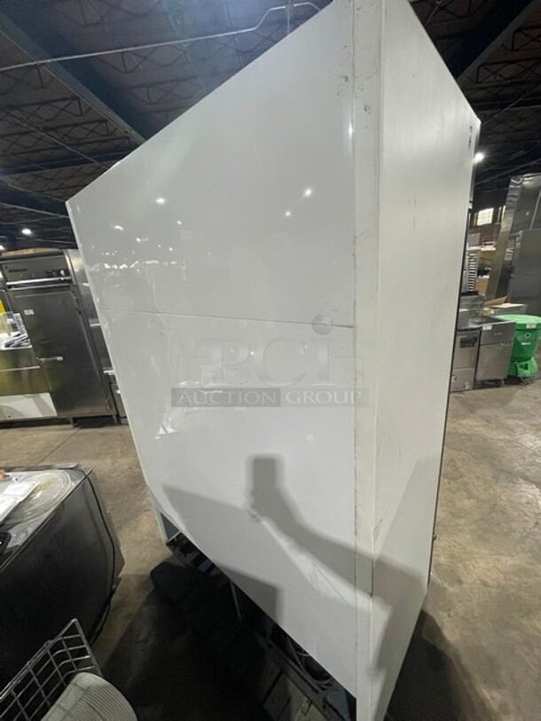 True 2 Door Glass! Reach In Cooler Merchandiser! Model GDM-49, Serial 14604955! 115V 60HZ 1 Phase! - Image 4 of 9