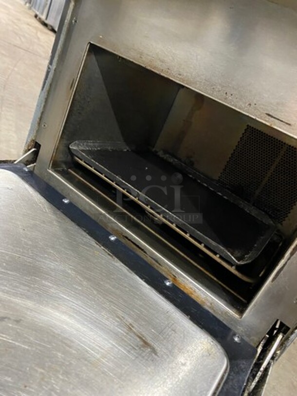 2014 Turbo Chef Commercial Countertop Rapid Cook Oven! On Small Legs! Model: NGO SN: NGOD12065 208/240V 60HZ 1 Phase - Image 5 of 8