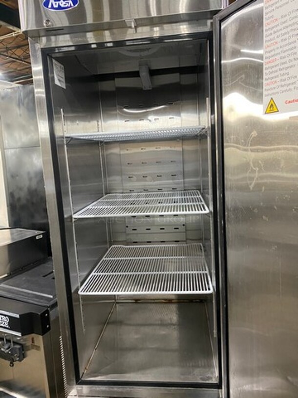 Atosa Commercial Single Door Reach In Cooler! With Poly Coated Racks! All Stainless Steel! On Casters! Model: MBF8505GR SN: MBF8505GRAUS100318082200C40028 115V 60HZ 1 Phase - Image 4 of 9