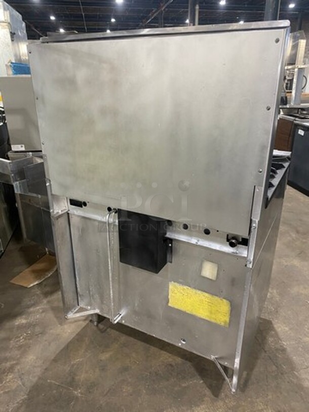 Sunfire Commercial Natural Gas Powered 6 Burner Stove! With Raised Back Splash! With Oven Underneath! All Stainless Steel! Model SX626 Serial 0706100169977! On Legs!
 - Image 4 of 10