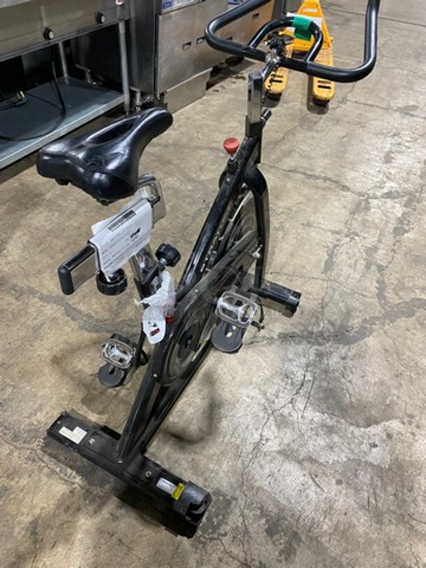 Bladez Fitness Floor Style Stationary Exercise Bicycle! Model: STRATUMGS SN: 1925STRATUMGS0045 - Image 4 of 8