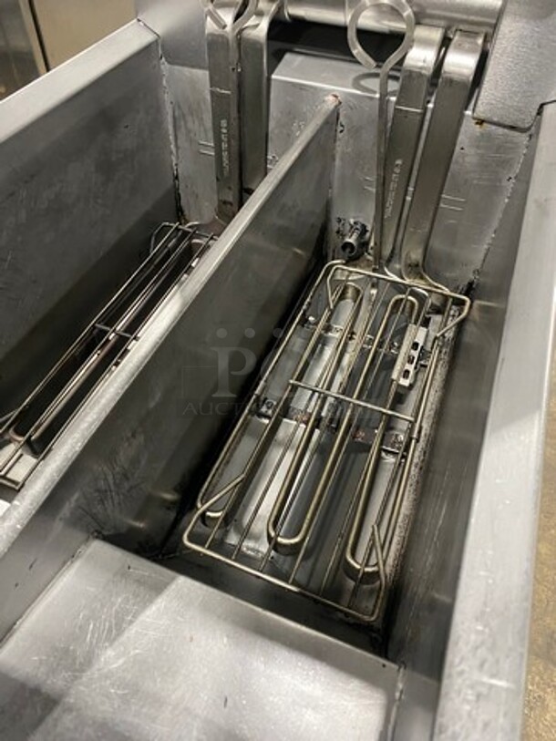 Frymaster Commercial Electric Powered Split Bay Deep Fat Fryer! With Metal Frying Baskets! All Stainless Steel! On Casters! Model: RE1142SE SN: 1508NA0057! 208V 60HZ 3 Phase! Working When Removed! - Image 7 of 11