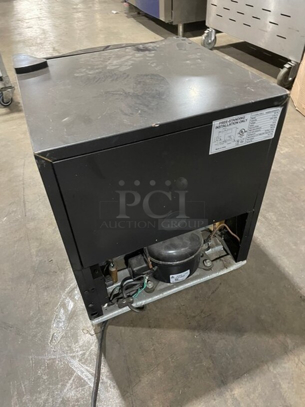 Ever Chill Countertop Single Door Reach-in Refrigerator! With Mini Freezer Compartment! 115V! Model: BC-46 SN: 1102000173!   - Image 3 of 9