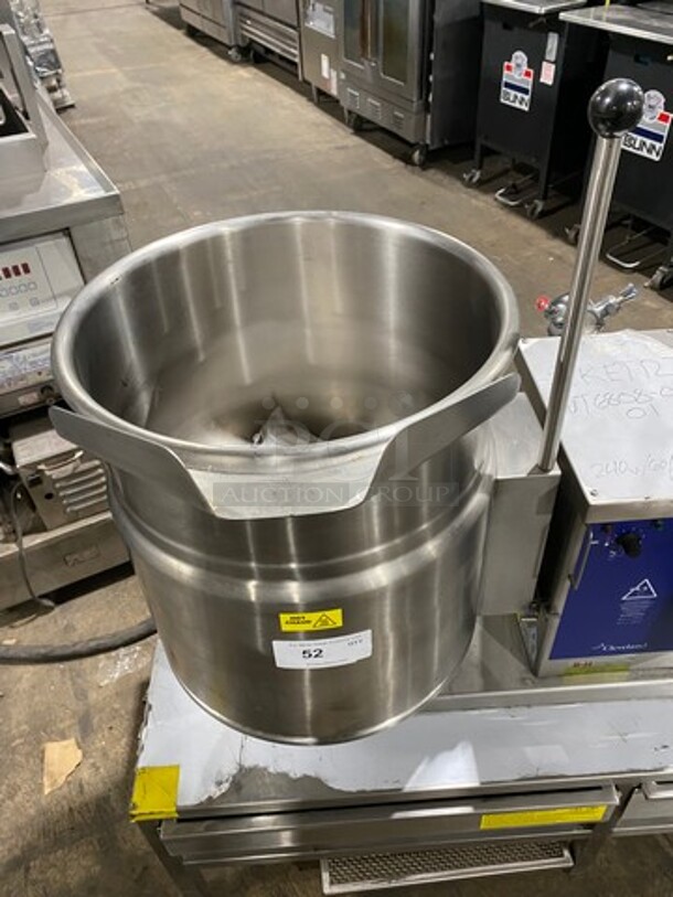 NEW! NEVER USED! Cleveland Commercial Countertop Electric Powered Jacketed Tilting Soup Kettle! On Equipment Stand! All Stainless Steel! On Legs! Model: TKET12T SN: WT680804C01 240V 60HZ 3 Phase - Image 5 of 10
