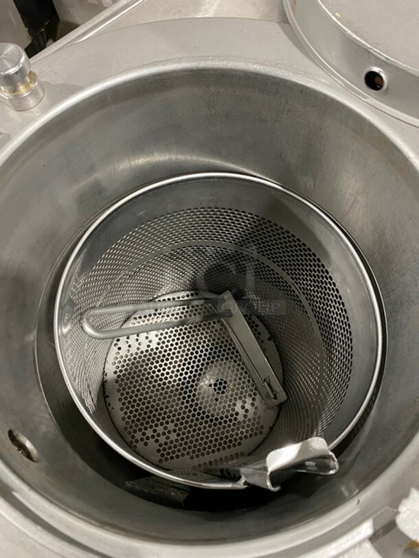 WOW! Broaster Natural Gas Powered Heavy Duty Commercial Pressure Fryer! Smart Touch Screen! On Casters!  MODEL 1800GH - Image 5 of 9