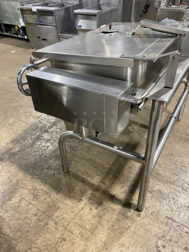 Groen Commercial Natural Gas Powered Skillet/Braising Pan! All Stainless Steel! On Legs! Model: HFP14 SN: 7717HCF - Image 2 of 9