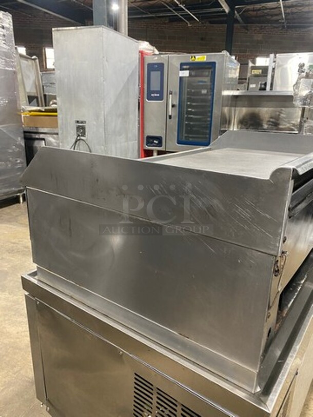 Southbend Commercial Countertop Natural Gas Powered Flat Top Griddle! With Back And Side Splashes! All Stainless Steel! - Image 4 of 9