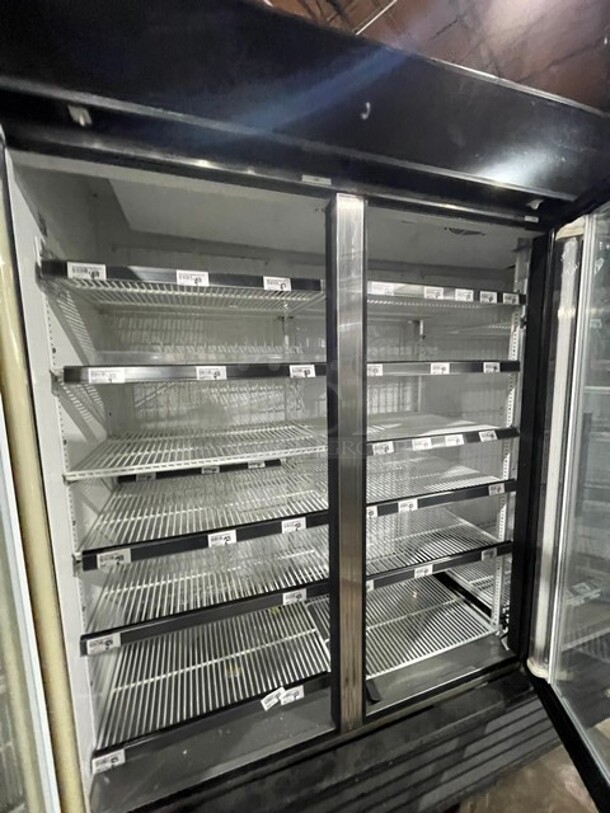 Nice! True GDM-72-LD Metal Commercial 3 Door Reach In Freezer Merchandiser w/ Poly Coated Racks on Commercial Casters. 115 Volts, 1 Phase - Image 4 of 7