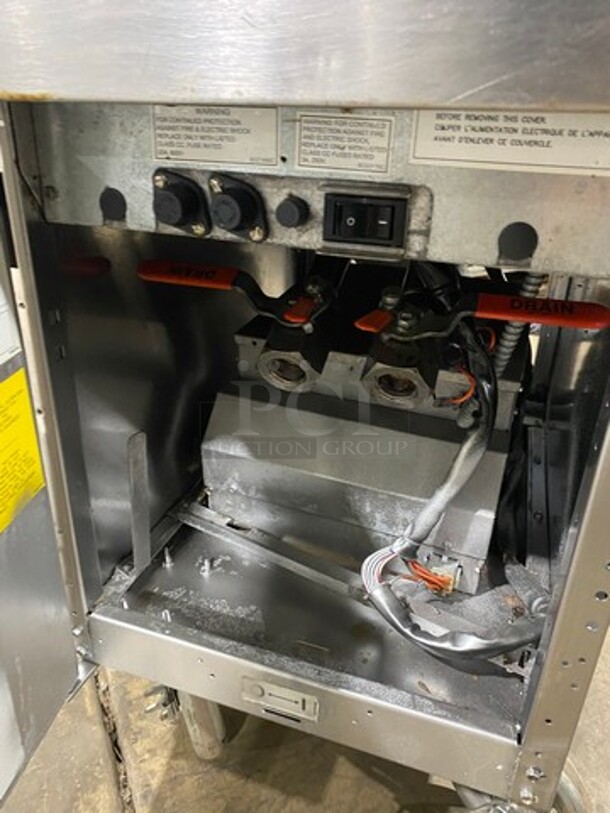 FRYMASTER Commercial Electric Powered Split Bay Deep Fat Fryer! With Metal Frying Baskets! All Stainless Steel! On Casters Model: RE1142SE Serial 1508NA0057 208V/60HZ/3 Phase! - Image 7 of 10