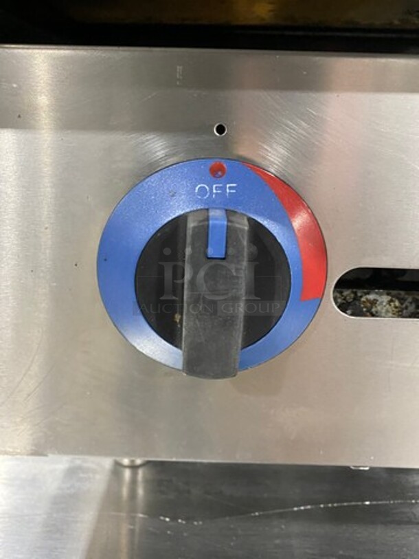 APW Commercial Countertop Natural Gas Powered Flat Top Griddle! With Back And Side Splashes! All Stainless Steel! On Small Legs! - Image 7 of 8