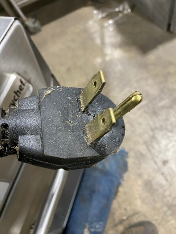 Merrychef Commercial Countertop Rapid Cook Oven! With Digital Touch Controls! With Oven Paddle! All Stainless Steel! Model: EIKONE4 SN: 1303213090094 208/240V - Image 9 of 9