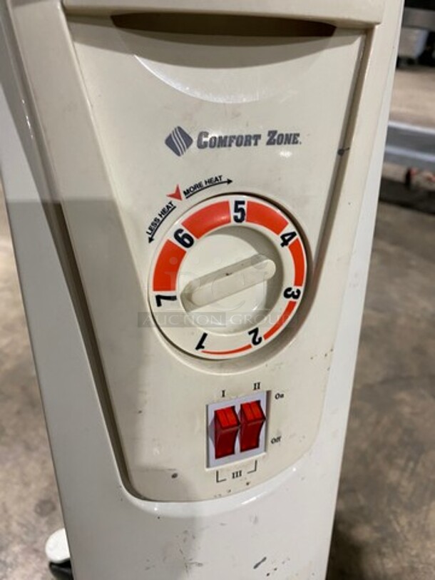 Comfort Zone Oil Filled Radiator Heater! Model: CZ7007 120V - Image 6 of 8