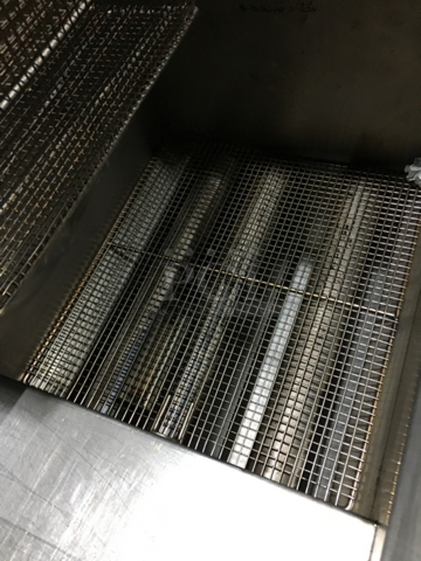 NICE! Cecilware Commercial Natural Gas Powered Deep Fat Fryer! With Backsplash! All Stainless Steel! On Legs! Model: FMS403HP - Image 5 of 8