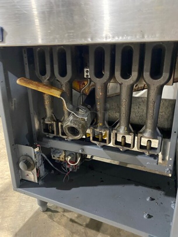 Pitco Gas Powered Deep Fat Fryer! All Stainless Steel! On Legs! - Image 6 of 7