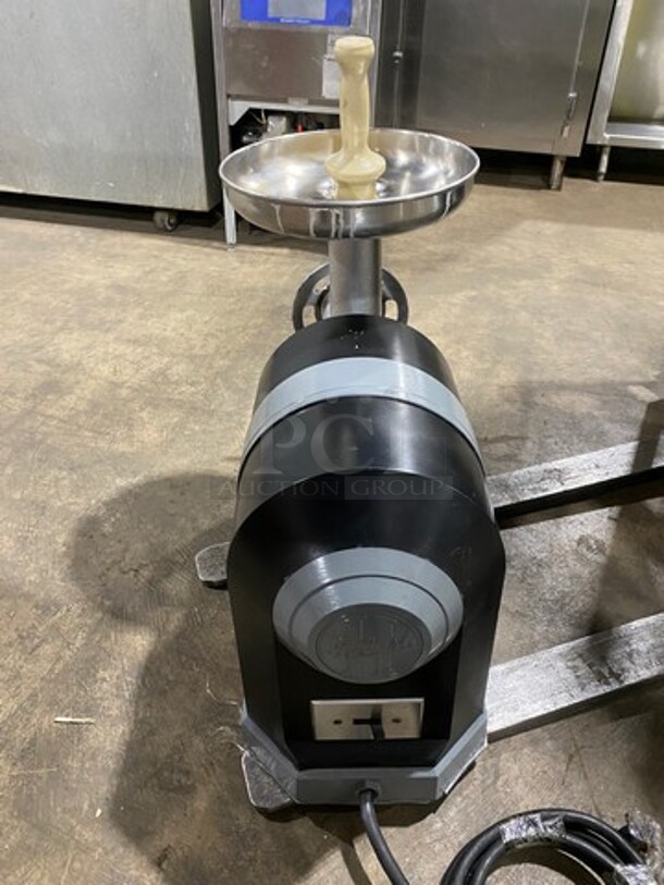 Nice! Hobart Commercial Countertop Meat Grinder! All Stainless Steel! MODEL 4722 SN:882105 230V - Image 3 of 8