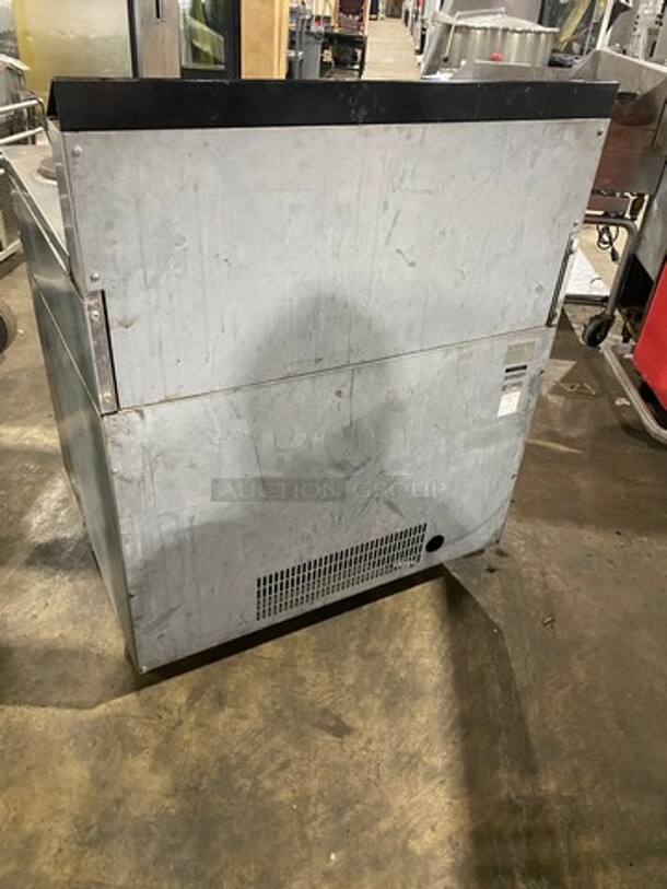 Garland Electric Powered 6 Burner Range! With Full Size Oven Underneath! With Back Splash! All Stainless Steel Body! On Casters! Model: SS686 SN: 0311RF0023 - Image 3 of 11