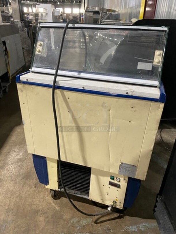 ISA Commercial Refrigerated Gelato Display Case Merchandiser! With Curved Front Glass! On Casters! Model: SAMOAUL4 SN: 3110430711 110/115V - Image 4 of 8