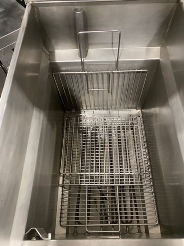 NICE! Pitco Electric Powered Commercial Pasta Cooker/Rethermalizer! With Backsplash! All Stainless Steel! On Legs! Model: SRTE SN: E12EB017625 208V 60HZ 1 Phase - Image 5 of 9