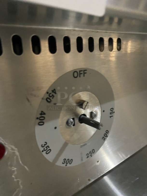 Toastmaster Pro Series Electric Powered Flat Griddle! With Back & Side Splashes! All Stainless Steel! On Small Legs! - Image 7 of 9