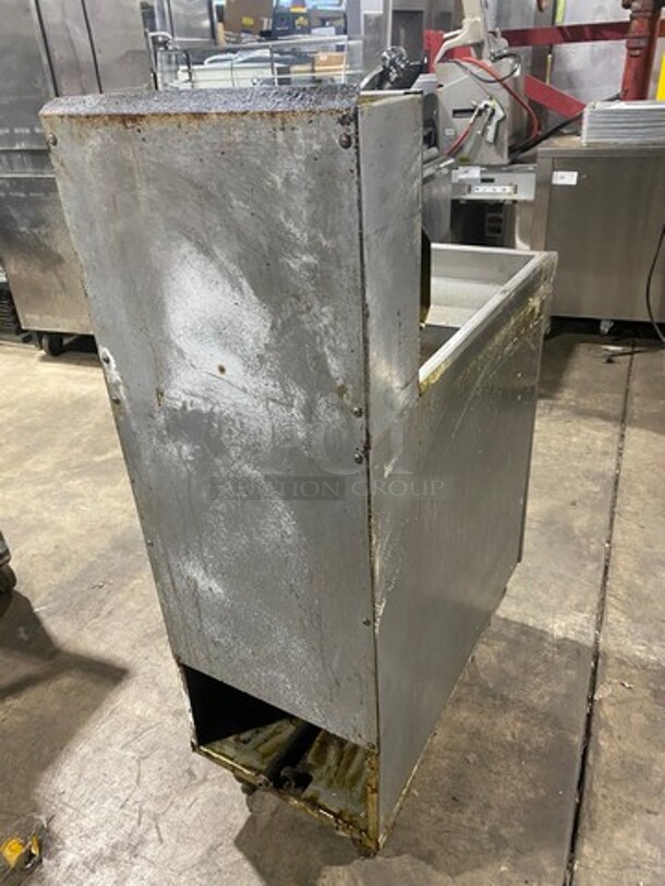 DCS Commercial Natural Gas Powered Deep Fat Fryer! All Stainless Steel! On Legs! - Image 3 of 9