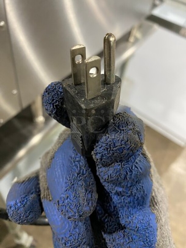 Nemco Commercial Countertop Electric Powered Heated Food Display Case! Glass All Around! With Rear Access! Stainless Steel Body! Model: 6457 SN: G08004 120V - Image 7 of 8