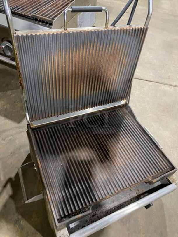 LATE MODEL! 2018 Eurodib Commercial Countertop Electric Powered Panini/Sandwich Press! With Ribbed Press! All Stainless Steel! Model: SFE02345120 SN: 2018061035 120V - Image 5 of 8