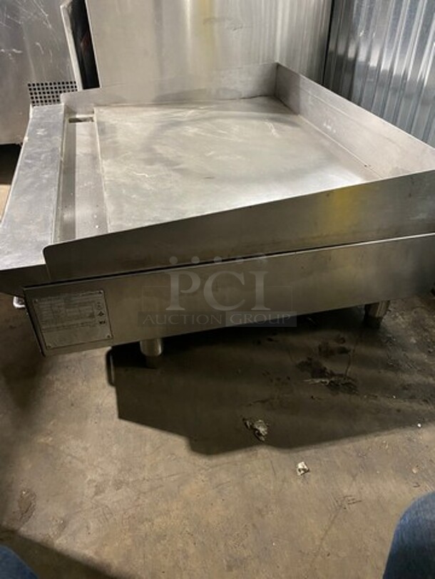Vulcan Hart Commercial Countertop Gas Powered Flat Top Griddle! With Back And Side Splashes! All Stainless Steel! On Legs! Model: 36RRG SN: 650059108 - Image 2 of 11