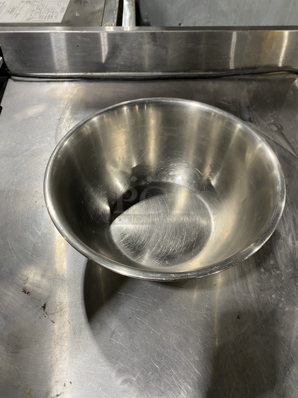 Winco Salad Mixing Bowl - Image 3 of 4