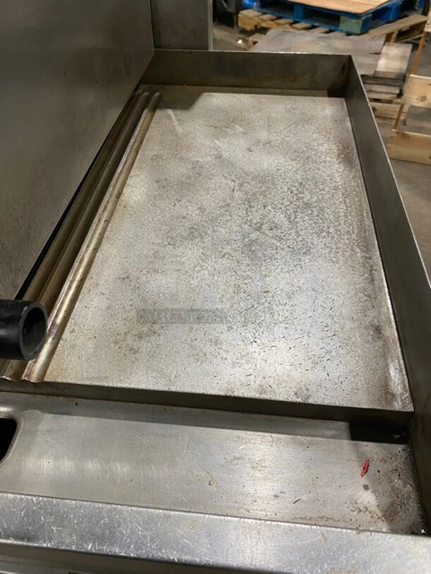 Lang Natural Gas Powered Groove Panini Style Grill/Flat Griddle Combo! With Underneath Storage Space! All Stainless Steel! On Casters! - Image 5 of 10