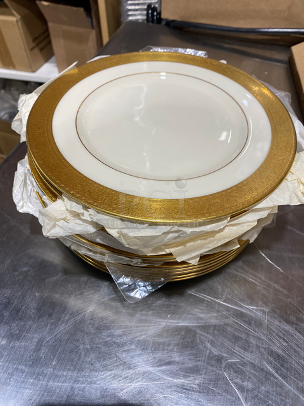 BEAUTIFUL! ELEGANT! BRAND NEW! NEVER USED! Lenox 12 Piece 8" Bowls! Ivory With 24K Gold Trim Dinnerware Collection! Includes Protective Material Carrier! 12x Your Bid! - Image 2 of 6