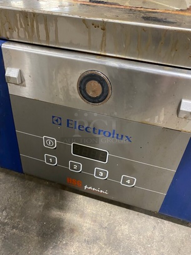 LATE MODEL! 2017 Electrolux Commercial Countertop Electric Powered Panini Flat Press! With Digital Controls! Stainless Steel Body! On Small Legs! Model: HSPPA1 SN: 70410034 208V 60HZ 1 Phase - Image 8 of 9