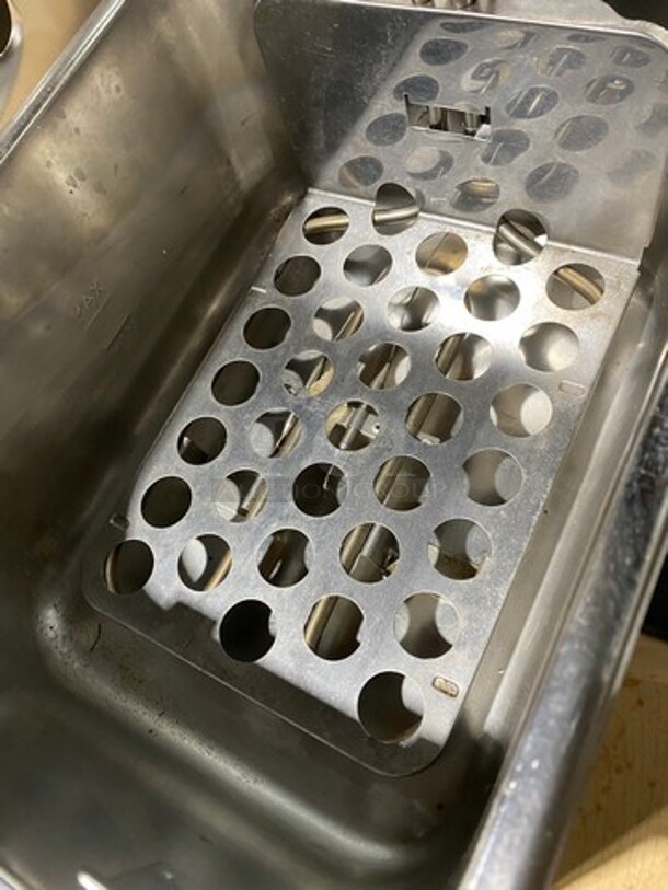 NICE! Waring Commercial Countertop Electric Powered Deep Fat Fryer! With Metal Frying Baskets! All Stainless Steel! Model: WDF75RC 120V - Image 7 of 9