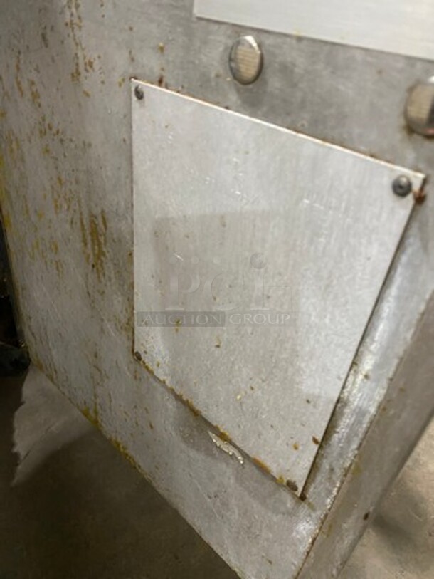 Pitco Frialator Commercial Natural Gas Powered Deep Fat Fryer! With 2 Frying Baskets! With Single Side Splash Guard! All Stainless Steel! On Casters! - Image 8 of 9