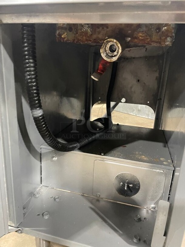 USR Cookline Commercial Electric Powered Stainless Steel Deep Fat Fryer! With Frying Baskets! On Legs! 240V! Model: SR114E! - Image 5 of 10