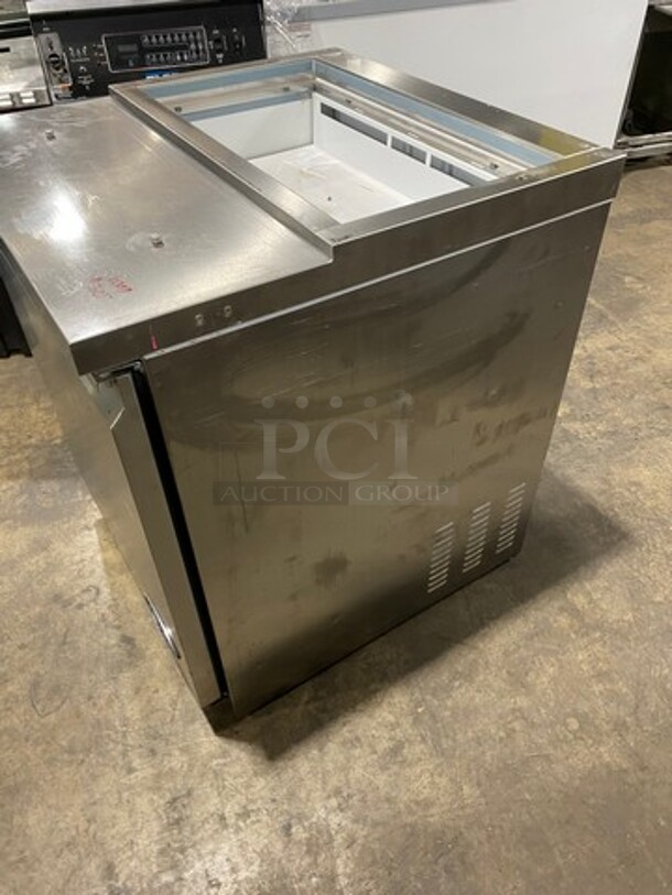 Entree Commercial Refrigerated Sandwich Prep Table! With Single Door Storage Space! With Poly Coated Rack! All Stainless Steel! Model: S29 SN: 1602ENTH09197 115V 60HZ 1 Phase - Image 3 of 8