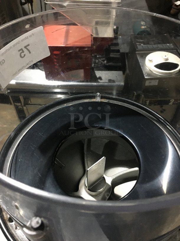NICE! Island Oasis Commercial Countertop Ice Shaver Blender Machine! Model: SB3X SN: A22782X 220V 50HZ 1 Phase - Image 4 of 7