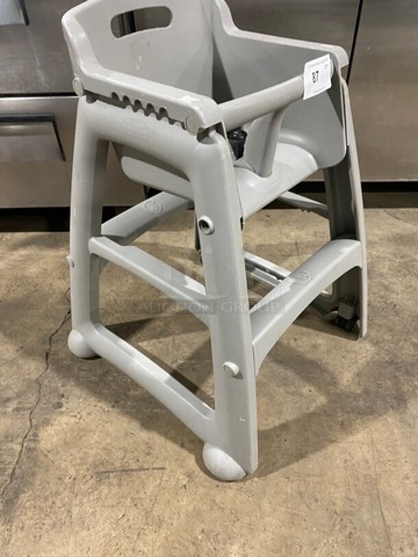 Grey Poly Highchair! With Child Safety Straps! - Image 3 of 7