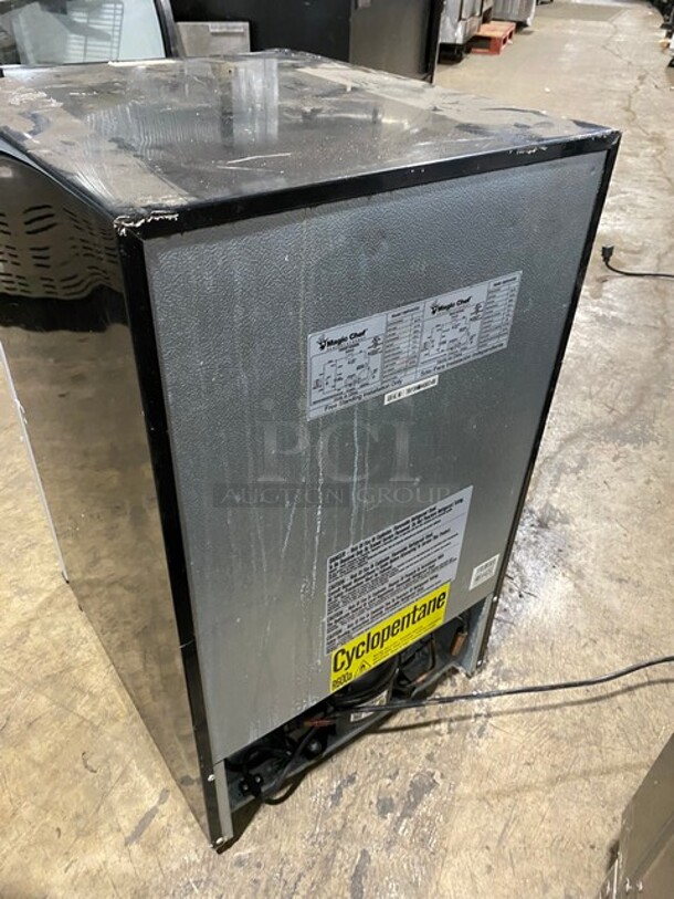 Magic Chef Mini Cooler! MODEL HMR440SE 115V  - Image 4 of 8