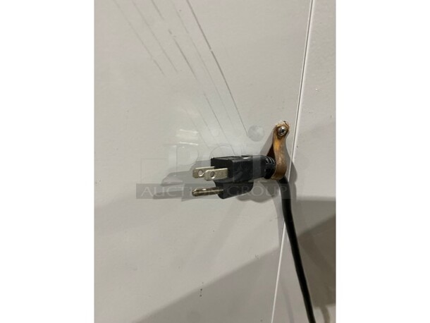 Amazing! COMMERCIAL URBAN CULTIVATOR Model Commercial 001! Serial VLL-1704-103P3 120 Vac/60Hz! - Image 9 of 9