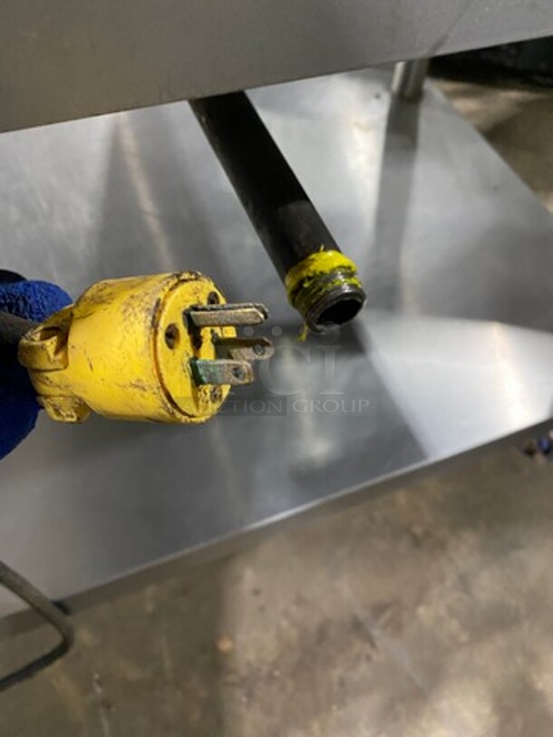 Vulcan Hart Commercial Natural Gas Powered Flat Top Griddle! With Back And Side Splashes! On Equipment Stand! All Stainless Steel! On Casters! Model: 48RRGCKR1 SN: 650097965 - Image 9 of 9