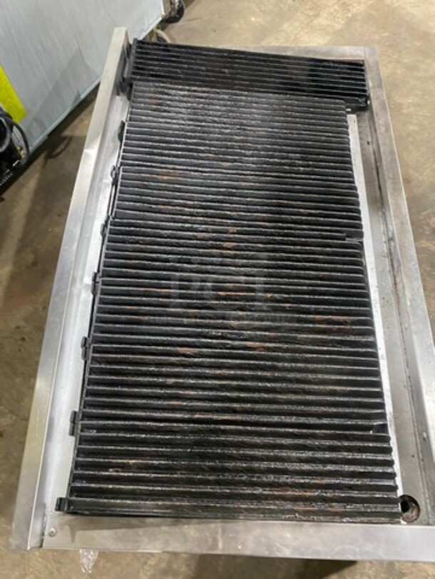 Vulcan Commercial Countertop Natural Gas Powered Char Broiler Grill! Stainless Steel Body! On Small Legs! - Image 5 of 8