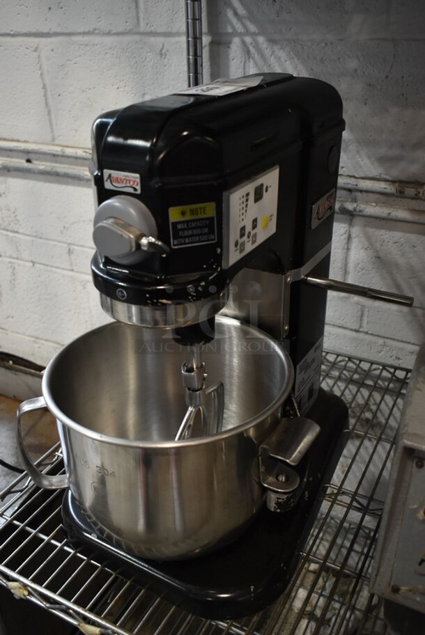 Avantco 177MIX8BK Metal Countertop 8 Quart Planetary Dough Mixer w/ Metal Mixing Bowl and Paddle Attachment. 120 Volts, 1 Phase. Tested and Working!