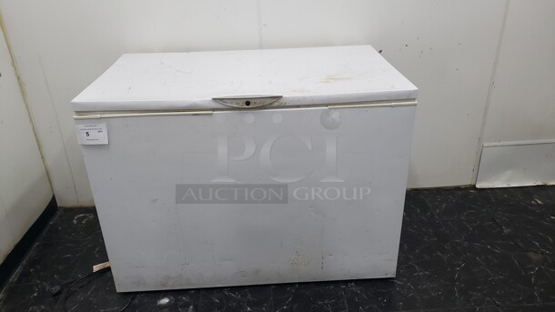 Frigidaire Chest Freezer

Not tested

(Location 2) - Image 1 of 3