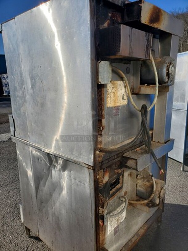 Blodgett Zephaire Electric 3PH Full Size Single Deck Convection Oven 38X37X36 (Bottom oven/missing knobs) - Image 9 of 9