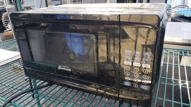 Sunbeam Microwave - Image 1 of 3
